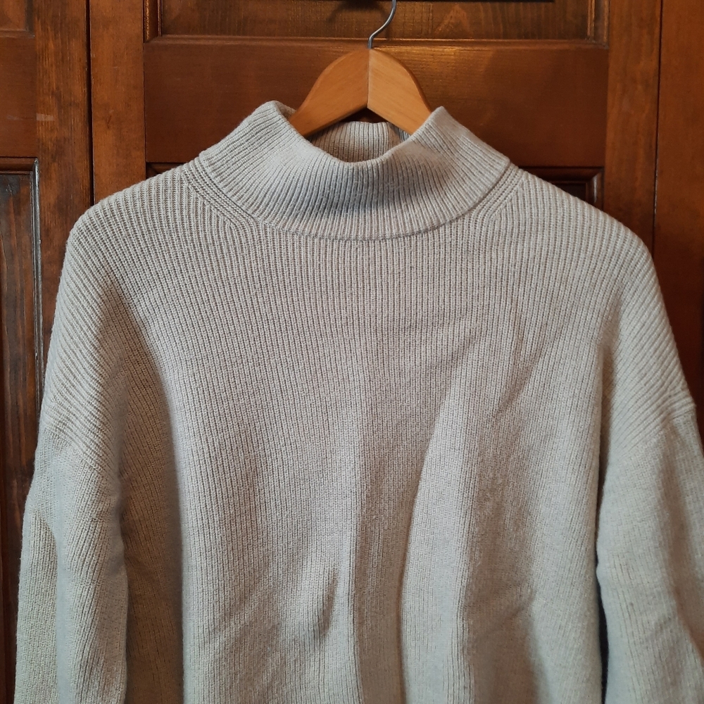 Lululemon Merino Wool Blend Ribbed Turtleneck Sweater Heathered Ivory Size 8 - Picture 4 of 13
